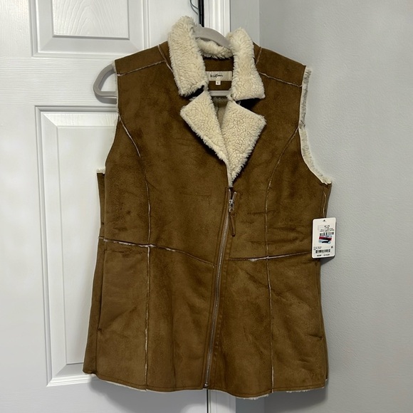 Women’s Camel Color Vest - Picture 3 of 8